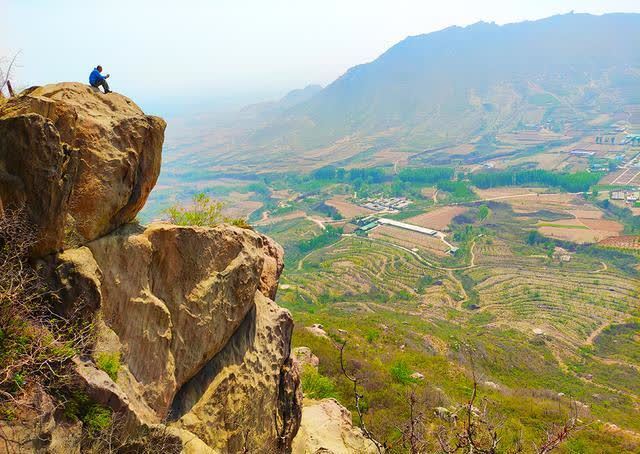 巨石|石家庄平山有座千年历史佛教名山，绝壁架桥，巨石临空，古迹众多