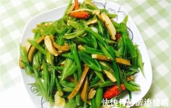 翻倍|别总是炒蒜泥空心菜了, 试试加它一起炒, 好吃翻倍, 孩子都爱