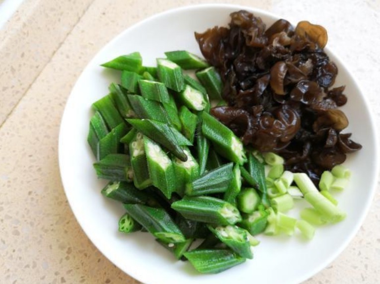 天然“清道夫”找到了,每天炒一盘,软化血管,肠道也通畅了