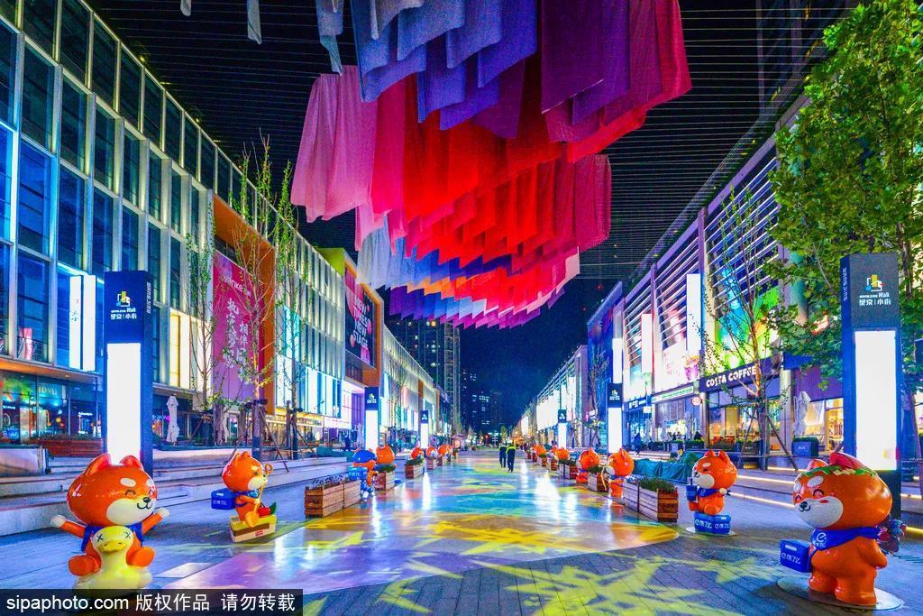 北京朝阳望京小街,昔日夹缝路“变身”步行街!