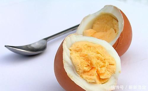 煮鸡蛋，应该用凉水还是热水用错水，难怪蛋壳总破裂还不好剥壳