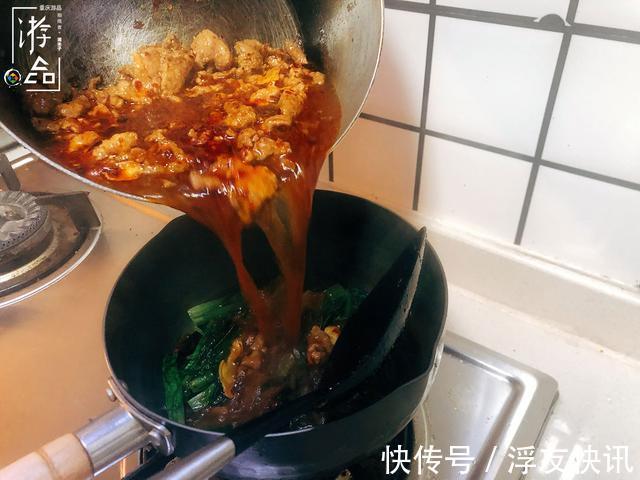 水煮肉片的正确做法肉片要大,辣椒要自己做,最好把豆芽换掉