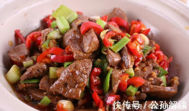 猪肝|猪肝别炒着吃了，学会这样做滑嫩无腥味，香辣开胃，全家爱吃！