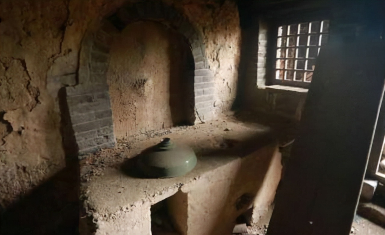 丐帮帮$有一种背大筐的乞丐,他们以贩卖乌龟肉为生,其实背后干这种坏事