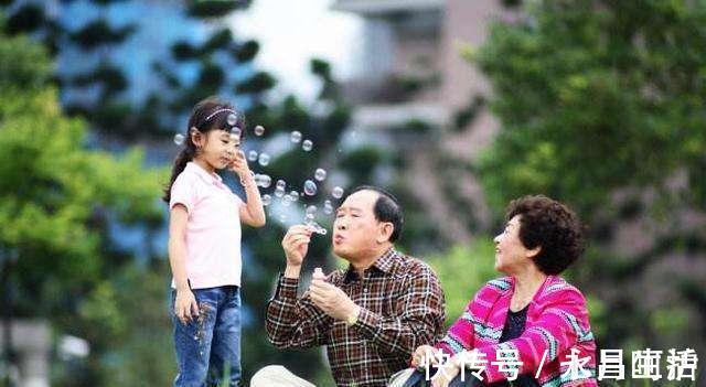 区别|在孩子眼中,姥姥和奶奶有什么区别,听听孩子是怎么回答的