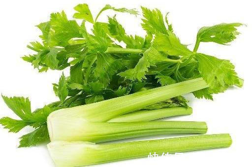 空干|吃芹菜，很多人都把最有营养的部分扔了，简单一蒸，我家都爱吃