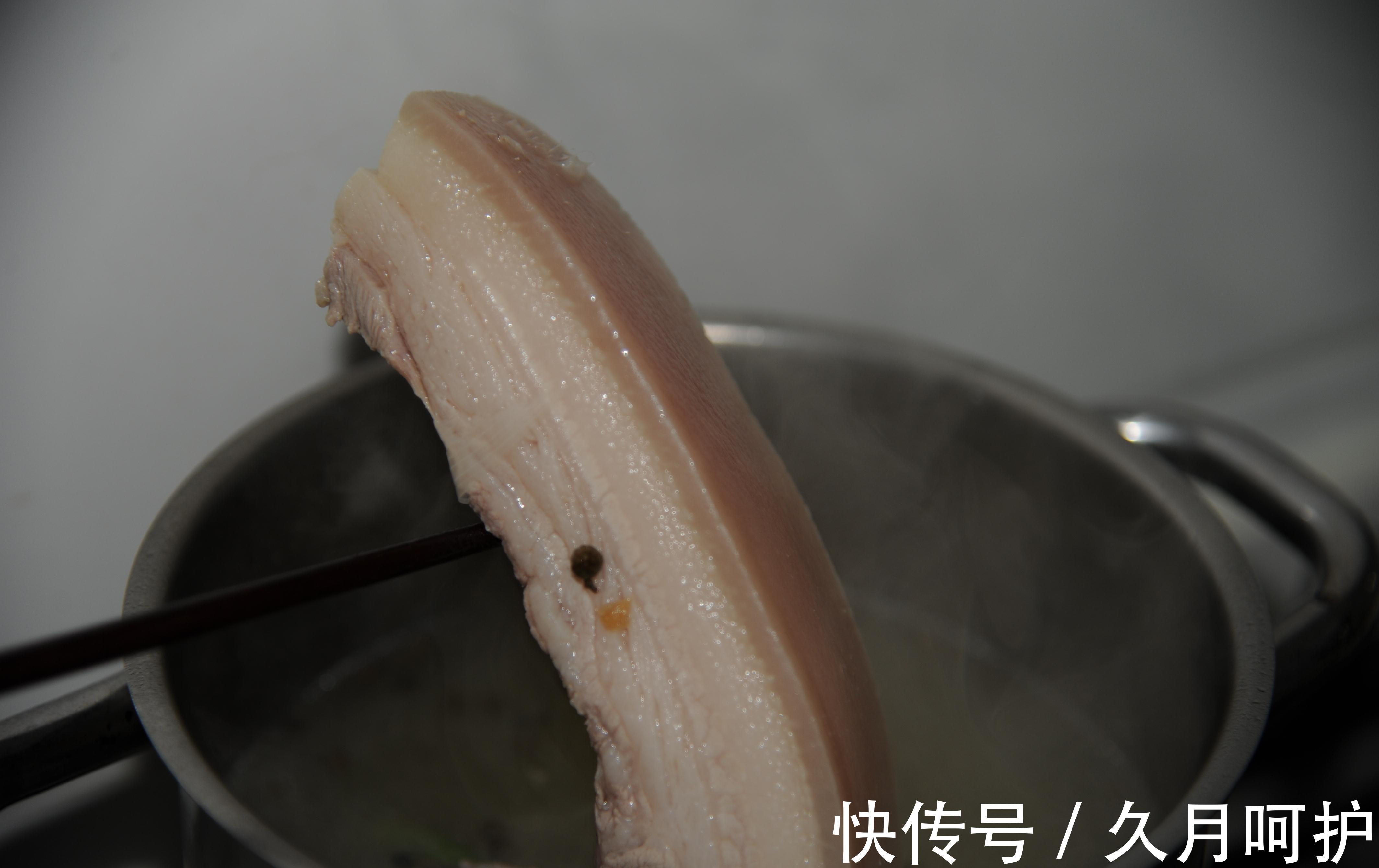 家常回锅五花肉,肥而不腻,解馋下饭,看着就有食欲