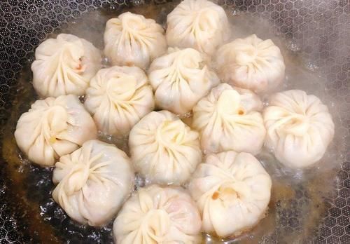 皮薄馅大|教你做生煎包皮酥脆的诀窍，简单易学，皮薄馅大，比发面包的好吃