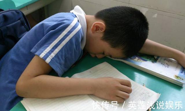 批评|孩子上课时打瞌睡,老师把照片发家长群批评,爸爸霸气回复被称赞