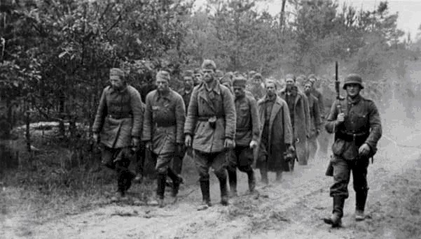 活捉|敌军已杀到门口,指挥官:不急,先开会!结果一万多人被活捉