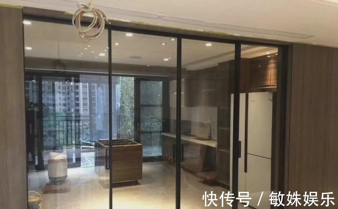 铝合金门|垭口和门套不包了,宁愿多花点钱3种方法解决,家里反而更宽敞!