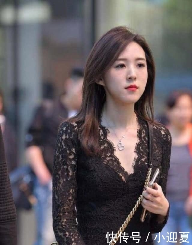 难得一见|街拍:难得一见的蕾丝“蚂蚁腰”,千里挑一的素人女神!