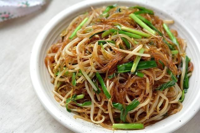 鲜香|好吃不贵的鸡蛋炒粉条,鲜香味美,不坨不粘锅,新手也能轻松学会