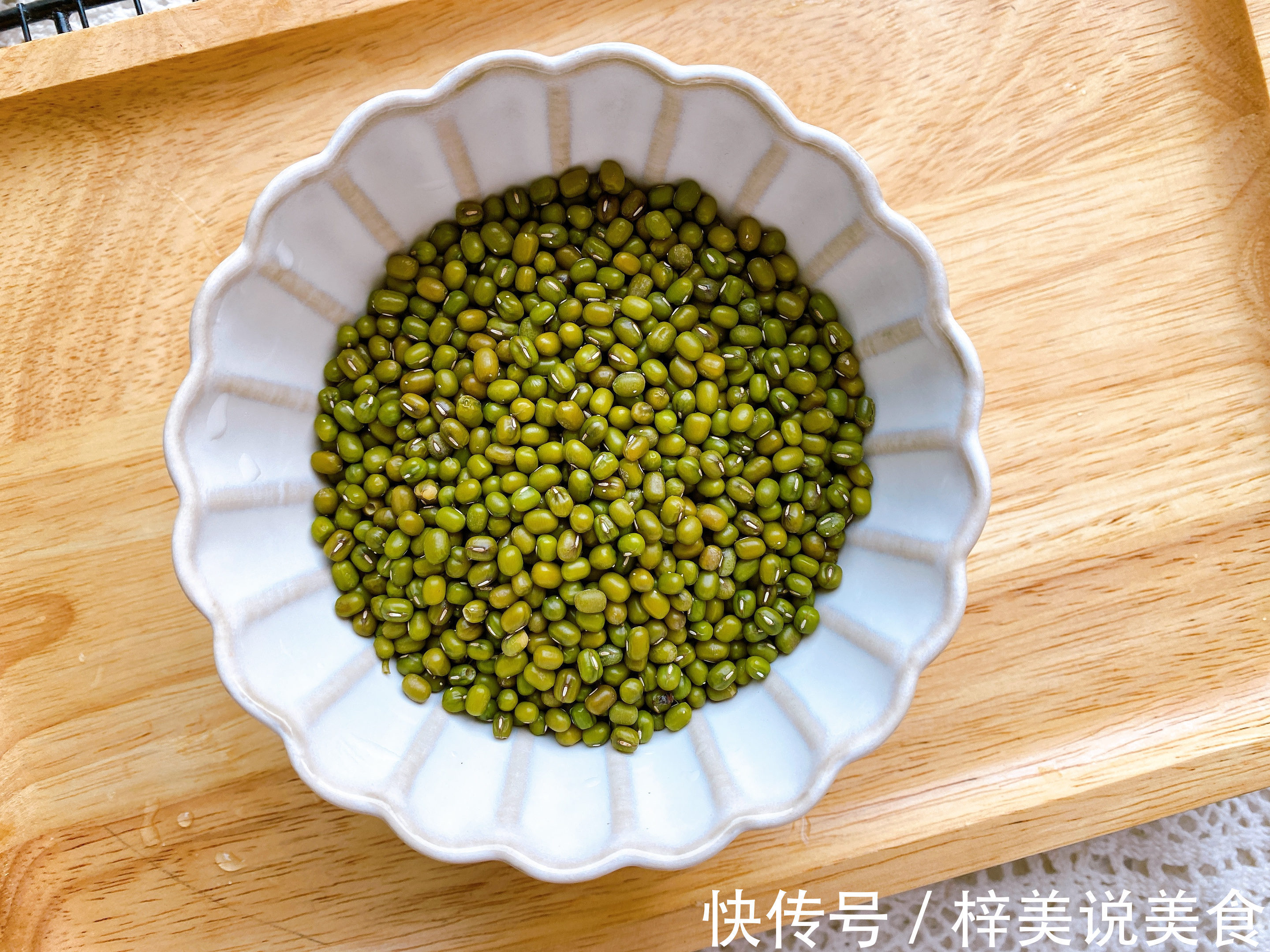 2节莲藕1把绿豆,炖出最适合秋天的汤,清热降火健脾补钙,超好喝