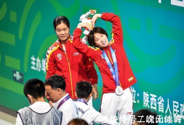 奥运会|颁奖仪式上！有谁注意全红婵举动，情商是真的高，小女孩内外兼修