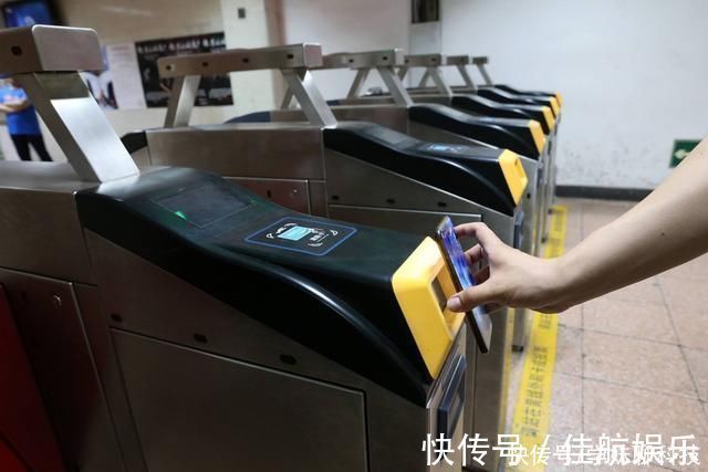 用户|一巨头正式崛起，曾砸30亿对抗微信支付宝，如今已有3亿用户