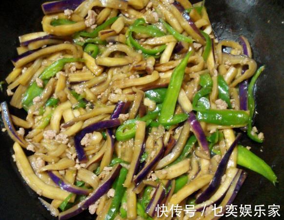 炒茄子时耍个小聪明,茄子不油腻不发黑,简单易做,好吃又下饭