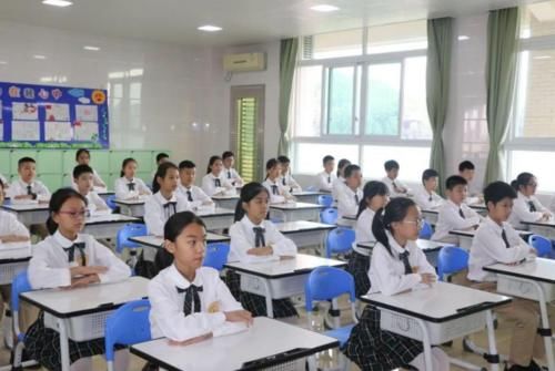 广东某小学学生“午休床”火了，家长支持不已，网友建议全国推行