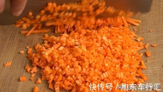 吃法|胡萝卜过瘾的吃法，皮薄馅大，层层裹着馅料，挑食的孩子都爱吃