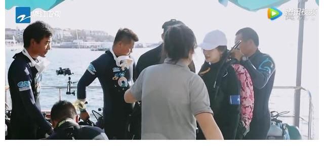刮目相看|《奔跑吧5》迎来最美场景，嘉宾入海底种珊瑚，杨颖让人刮目相看