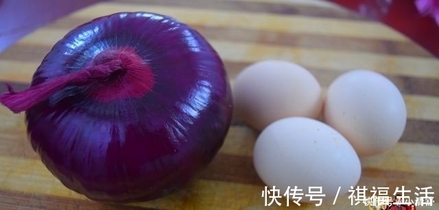 翻炒均匀|洋葱炒鸡蛋最好吃的做法,简单美味又下饭,看看你喜欢吃不?