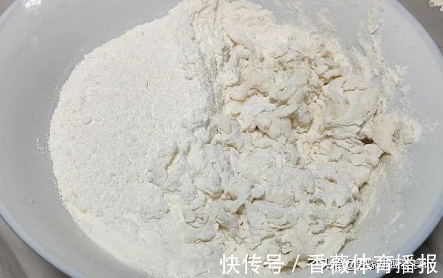 牛舌状|第一次用开水烫面做口袋饼，没想到这么简单，凉了也不硬，真好吃
