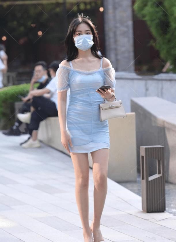 小脚丫|邻家妹妹穿“塑料袋”都好看,配上16cm高跟鞋,小脚丫更是重点