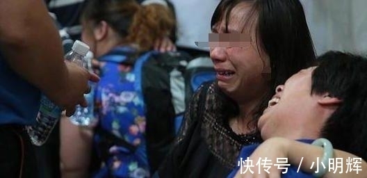 孕妇|90后孕妇生下四胞胎,婆家兴高采烈抱孙子,娘家哭成泪人