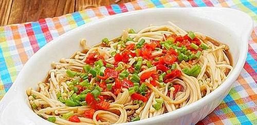 美食精选：香辣炸鸡块，蒜蓉金针菇，猴头菇蒸鸡，大蒜莴笋焖鸡的做法