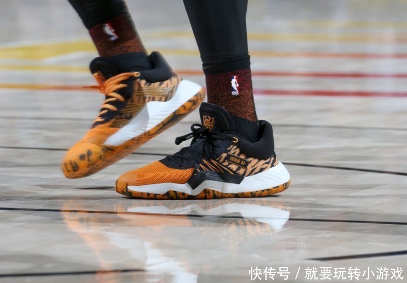 zoom 球鞋上脚回顾!詹姆斯上脚LeBron 7,莫兰特老人鞋“足力健”PG4