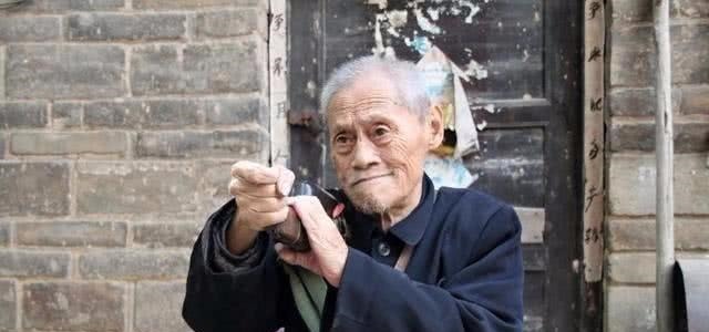 a771|一把什么刀3000万元都不卖贫困地区老兵说,上面有2个字是罪证