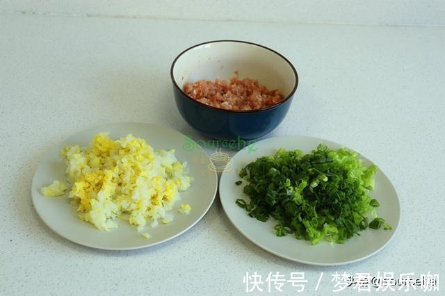 大白菜|教你做生煎包，皮薄不破也不焦，包底金黄酥脆，肉嫩鲜香多汁