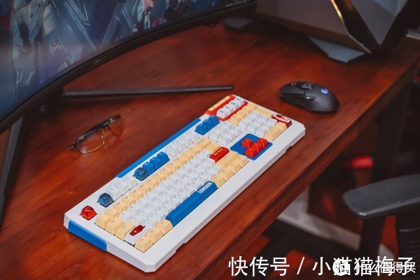 ikbc|高达键盘居然还有补完计划?ikbc联名高达金属键帽上手体验