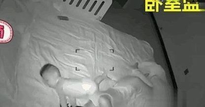 妈妈|回家老公回放监控, 看到老婆睡觉时尴尬画面, 网友: 辛苦