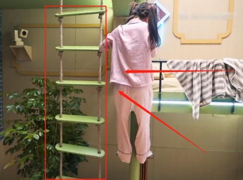 硬糖少女团综遭吐槽，把嘉宾安全当儿戏，希林睡5米高的床引热议