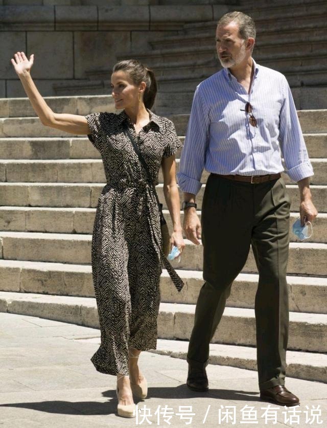 出游|暑假出游别只会穿裙子,学西班牙王后一家这样穿,时髦舒服还上照