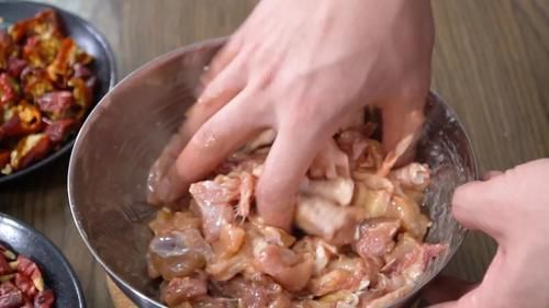 【歌乐山辣子鸡】吃过无数美食，依旧忘不掉这一口。