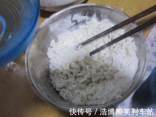 小苏打|蒸馒头可别只加酵母,多放3味料,30分钟就发满盆,软暄有嚼劲