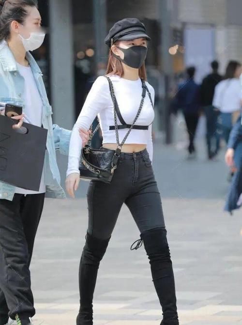 高挑|白色性感长袖搭配黑色经典打底裤,满满的女性味道,时尚还是休闲