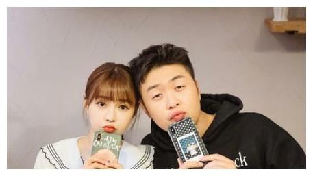 谁说湖南台主持人情商就高，她就是例外，连大张伟都止不住怼她