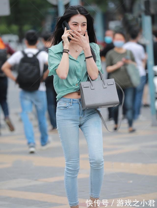 短袖衫 烂大街的牛仔裤,依然是休闲搭配的主角,配翠绿短袖衫,清爽宜人!