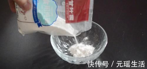 冰箱封条发霉了别再用酒精擦了, 用它一擦就干净, 越早知道越好