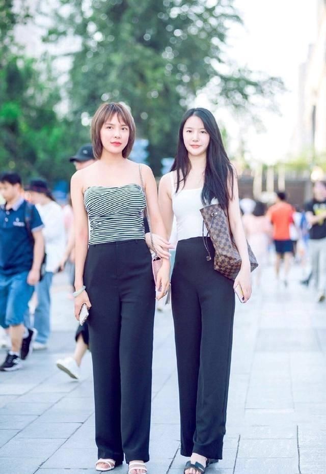 经典的“黑白配”总是穿出路人感学街头达人的穿搭,时髦洋气