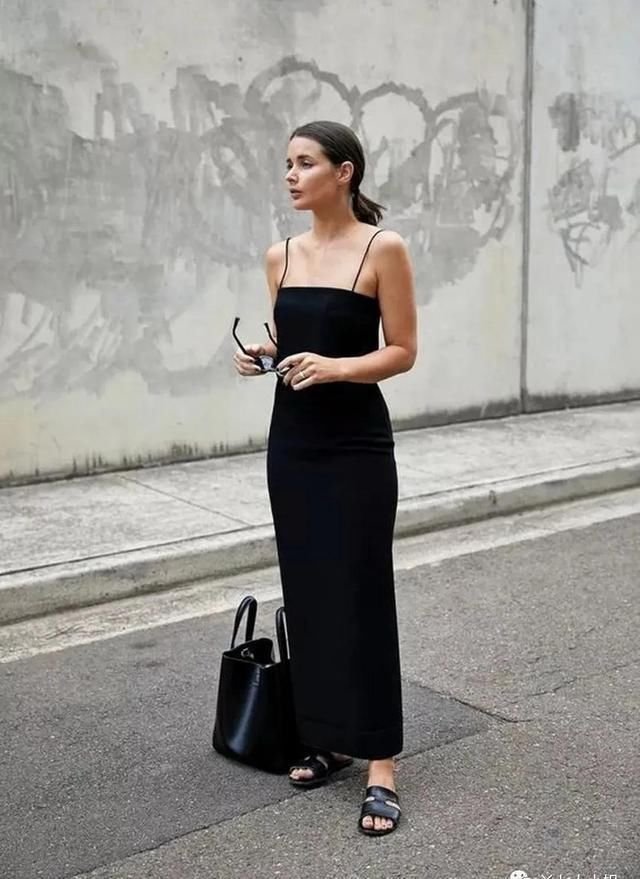 连衣裙|忘掉高跟鞋,“连衣裙+平底鞋”才是夏季王炸组合