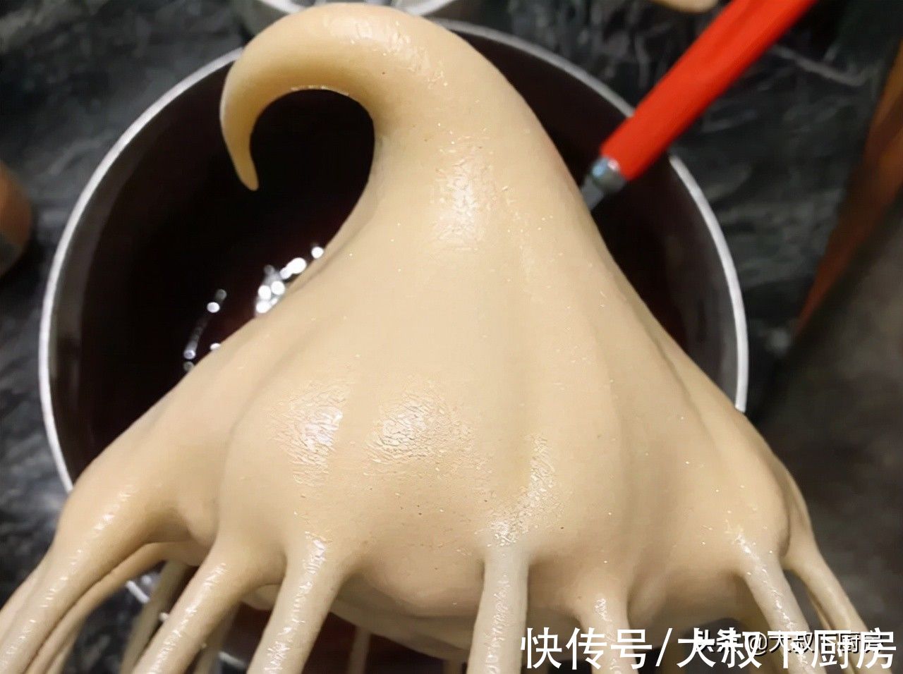 早餐必备!大叔教你古早味巧克力蛋糕,香甜松软,成功率超高