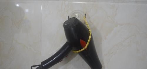 塑料瓶|塑料瓶上穿一根绳子,放在卫生间一年省下不少钱,早点知道就好了