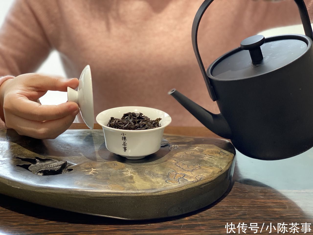 烫伤|握碗沿，注水满，开口大，这3个细节不注意，盖碗还真会烫伤手掌