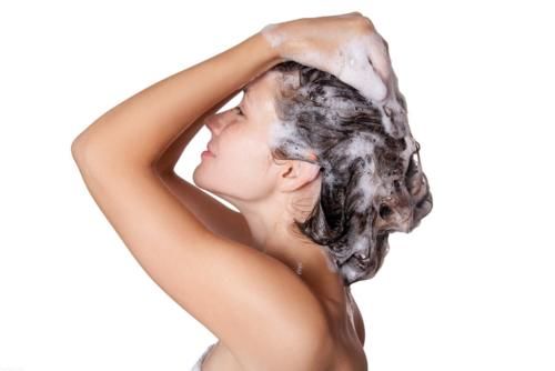 头痒头屑多，哪款洗发水好用？教你正确的选择和使用方法，超实用