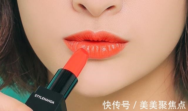 素颜 皮肤暗黄的女人,素颜涂口红建议选这3种颜色!特显白,不挑人!