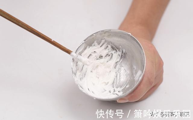 一滴水|白墙脏了不用重新刷，墙壁上抹一点，简单擦一擦就干净，省力省事